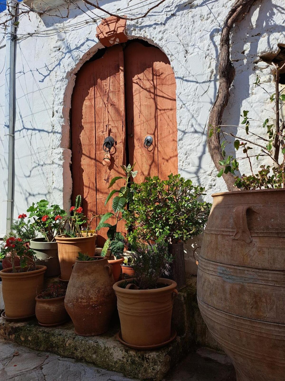 Varsamos Apartment